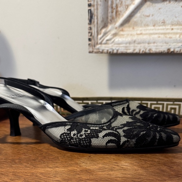 Stuart Weitzman Black Lace Slingback Heels - Picture 3 of 11